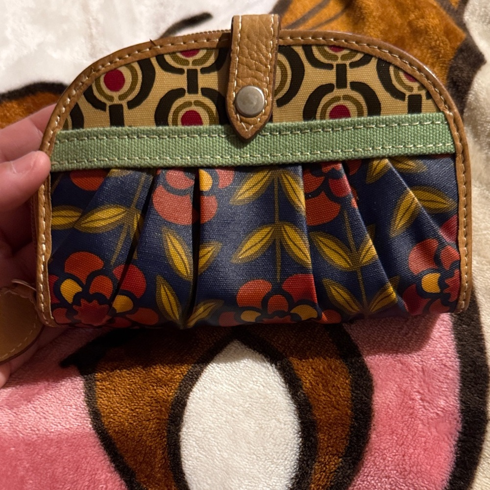 Fossil Multicolor Floral Clutch